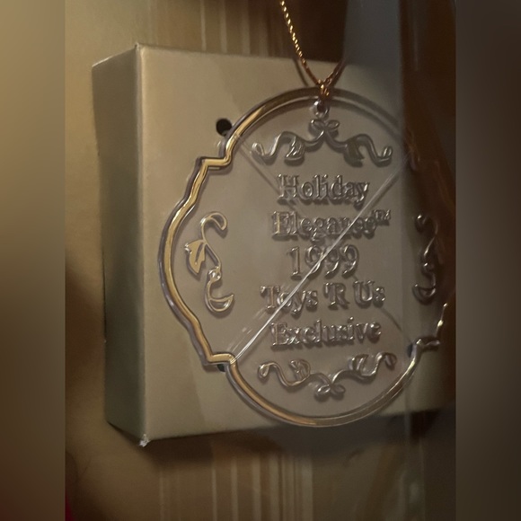 1999 Holiday Elegance Barbie - Picture 3 of 7